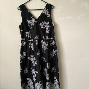 Sleeveless Black and white Midi  Dress with White Paisley Print